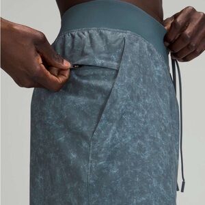 Lululemon T.H.E. Short 9" *Linerless
Gravel Dust Iron Blue Multi Medium